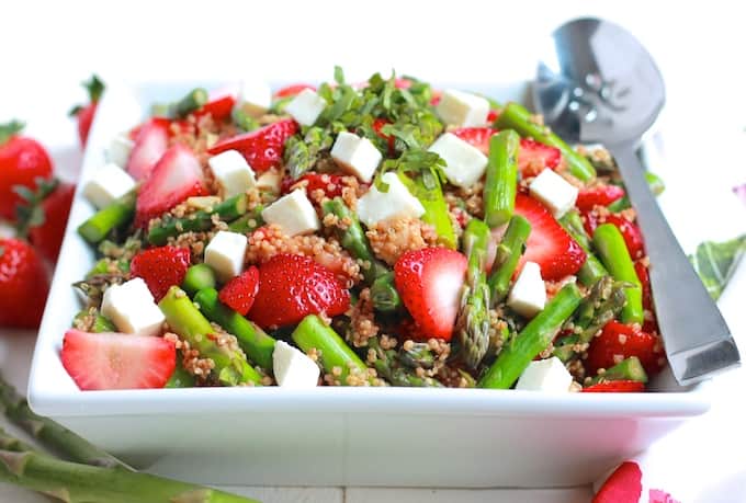 Asparagus, Strawberry, and Quinoa Caprese Salad | Destination Delish - A vibrant, fresh, and unique take on the classic caprese salad. This version includes with crisp asparagus, sweet strawberries, and quinoa.