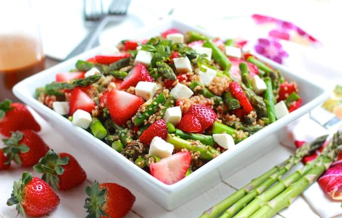 Asparagus, Strawberry, and Quinoa Caprese Salad | Destination Delish - A vibrant, fresh, and unique take on the classic caprese salad. This version includes with crisp asparagus, sweet strawberries, and quinoa.