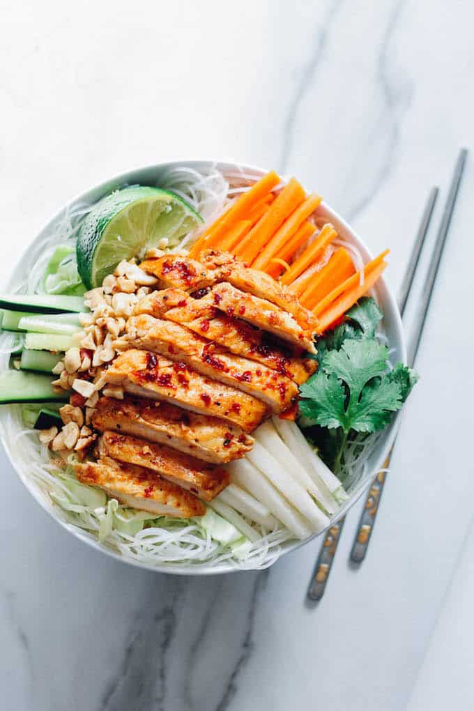 Sweet Chili Glazed Chicken Rice Noodle Bowls | Destination Delish – A healthy rice noodle salad with tangy chicken, zesty veggies, tender rice noodles, and crunchy chopped peanuts